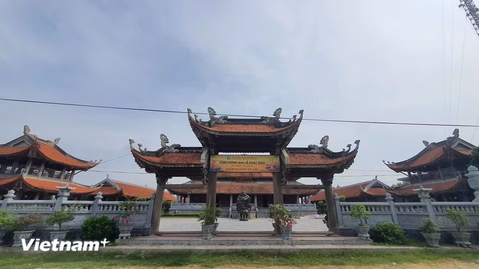 蓝山寺院坐落在义安省琼刘县琼安乡。图自 越通社《Vietnam+》