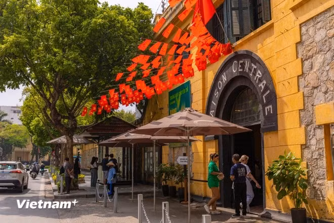 火炉监狱遗址已成为吸引国内外游客的热门旅游景点。图自 越通社《越南画报》