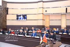 出席座谈的越南代表团。图自越通社
