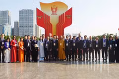 出席第十一届全国爱国竞赛表彰大会的代表合影。图自越通社