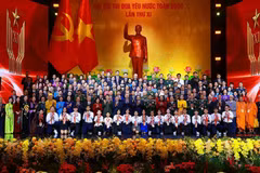 与会代表合影留念。图自越通社