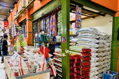 在雅加达的一个大米商店。图自越通社
