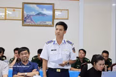 海警代表在会上发言。图自越通社