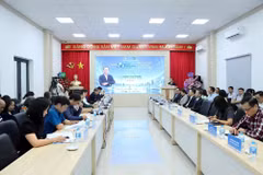 国家证券委员会副主席黄文秋发表讲话。图自Bnews