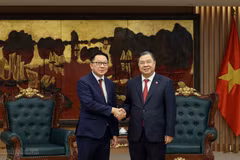 越南政府常务副总理范家足会见老挝农业与环境部部长林坎·杜昂萨万。图自政府报