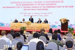 越共十四大文件草案对外公布暨征求全民意见的国际新闻发布会现场。图自越通社