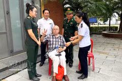 美籍公民罗斯曼·欧金（Grosman Eugene，1945年出生）在出现中风迹象时，已获得劳保国际口岸及时救治。图自越通社发