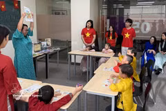 由加拿大与越南文化教育机构举办的越南语培训班。图自越通社
