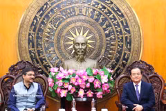 西宁省人民委员会常务副主席阮红清会见印度驻胡志明市总领事维普拉·潘迪。图自越通社