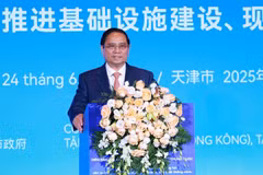 范明政总理在越南-中国企业论坛上发表讲话。图自越通社