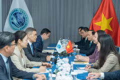 越南国家副主席武氏映春率团会见上海合作组织秘书长叶尔梅克巴耶夫。图自外交部