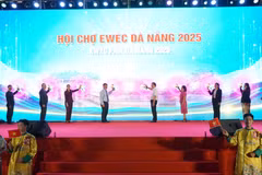 各位代表出席开幕式。图自越通社