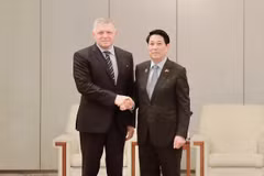 越南国家主席梁强会见斯洛伐克总理罗贝尔特·菲佐。图自越通社