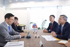 越南财政部部长吴文俊与俄罗斯联邦萨哈共和国（雅库特）首脑艾森·谢尔盖耶维奇·尼古拉耶夫举行双边会晤。图自越通社