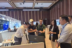 与会代表进行交流。图自越通社