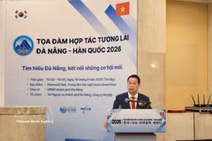 岘港市人民委员会主席阮孟雄发言。图自越通社