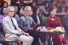 苏林总书记夫人与公爵阁下及夫人还共同欣赏了由越南水上木偶剧院艺术家带来的精彩水上木偶表演。图自越通社