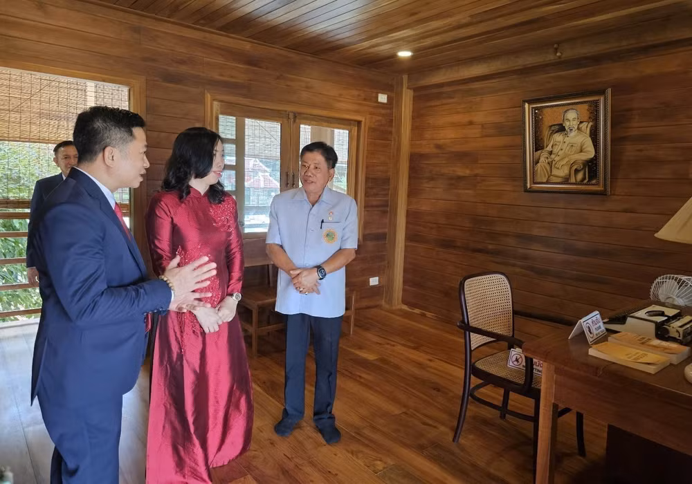 thu-truong-ngoai-giao-le-thi-thu-hang-tham-khu-di-tich-chu-tich-ho-chi-minh-tinh-udon-thani-dong-bac-thai-lan-phat.jpg