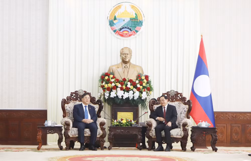 vnaner-potal-pho-thu-tuong-thuong-truc-chinh-phu-pham-gia-tuc-tham-va-lam-viec-tai-lao-9039443.jpg