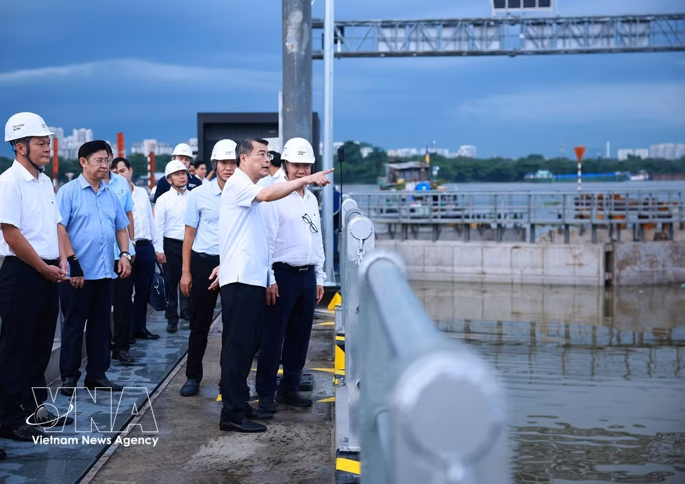 vnanet_potal-thu-tuong-kiem-tra-du-an-thuy-loi-trong-diem-cua-thanh-pho-ho-chi-minh-9085178.jpg
