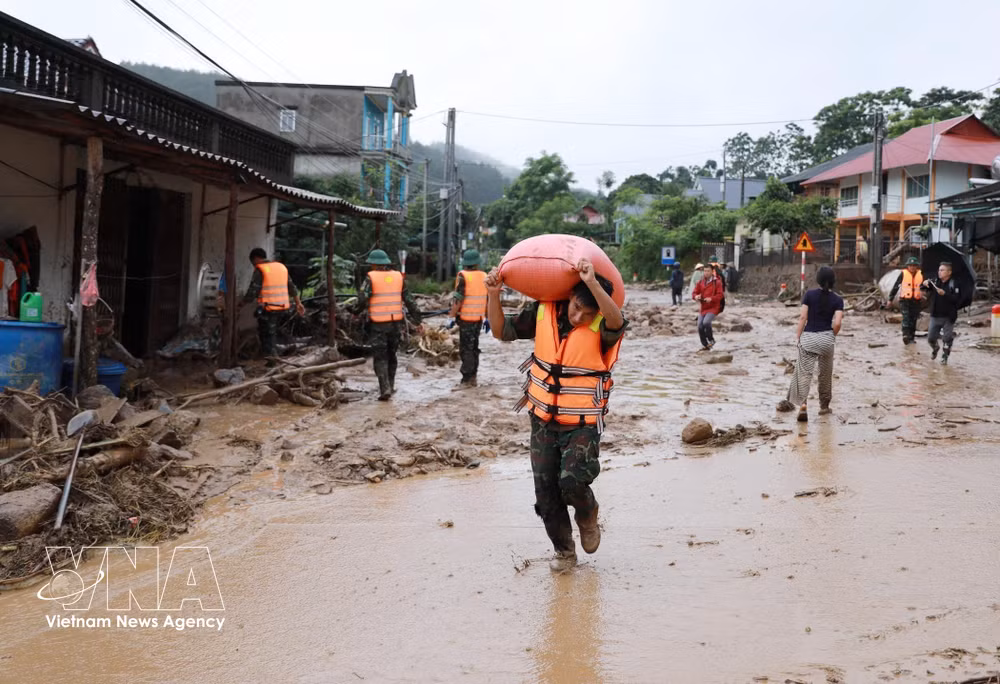 vnanet_potal-nhung-hinh-anh-am-long-tai-ron-lu-muong-than-lai-chau-8909662.jpg