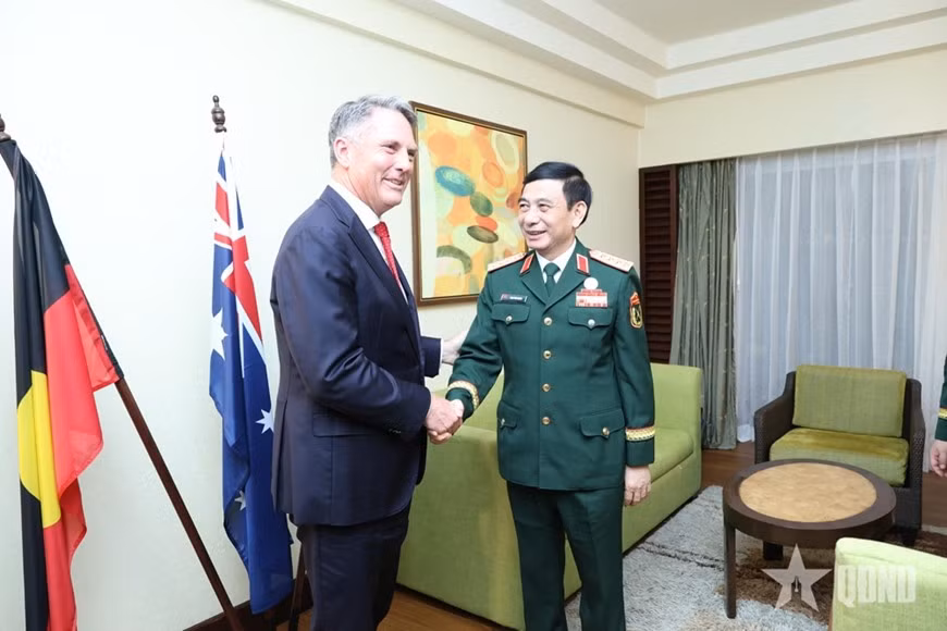 d4-dai-tuong-phan-van-giang-gap-song-phuong-pho-thu-tuong-kiem-bo-truong-bo-quoc-phong-australia-richard-marles-photo-bao-quan-doi-nhan-dan.jpg