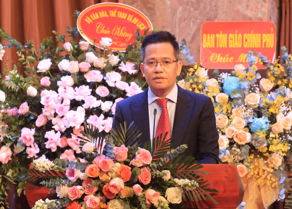 tong-bien-tap-tap-chi-van-hoa-nghe-thuat-hoang-ha-anh-vanhoanghethuatvn.jpg