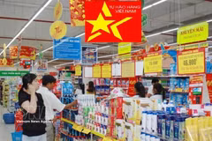 越南商品占领春节市场 国产产品深受消费者的青睐