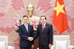 陈青敏主席会见中国全国人大财政经济委员会主任委员钟山