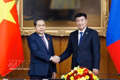 陈青敏主席与蒙古国家大呼拉尔主席桑达格·宾巴朝格特举行会谈