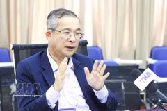 柬埔寨金边皇家大学国际与公共政策研究所所长尼克·昌达利斯接受越通社驻东南亚记者的采访。图自越通社