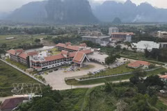 老挝万荣度假区。图自越通社