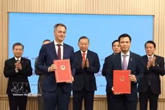 越共中央总书记、国家主席苏林见证越南与联合国交换双边合作文本。图自越通社