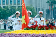 纪念八月革命和九二国庆81周年的升旗仪式。图自越通社