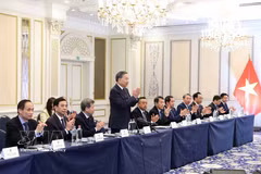 苏林总书记、国家主席会见在比利时和卢森堡的越南专家和知识分子代表。图自越通社
