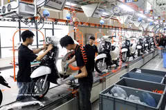雅迪（越南）智能工厂的生产线。图自越通社