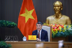 越南政府总理黎明兴在河内与中国国务院总理李强通电话。图自越通社