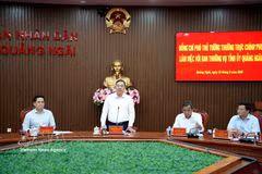 越共中央政治局委员、政府常务副总理范家足与广义省委常委会召开会议。图自越通社