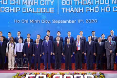 出席对话会的各位代表合影。图自越通社