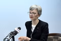 马来西亚泰莱大学国际关系专家朱莉娅·罗克尼法德接受越通社记者的采访。图自越通社
