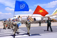 越南第四工兵队出色完成维和任务，安全回国。图自越通社