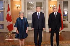 越共中央总书记、国家主席苏林和加拿大总督路易丝·阿伯、总理马克·卡尼合影。图自越通社