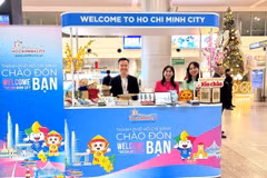 胡志明市在新山一国际机场设立旅游推广柜台。图自越通社