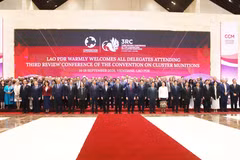 与会代表合影。图自越通社