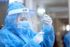 新冠疫苗接种一年回望：“盾牌”战役取得成功