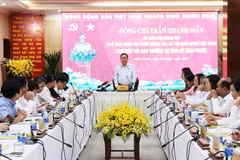 越南国会主席陈青敏,平福省委常委会,工作会议。图自越通社