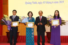 广宁省多个集体和个人荣获老挝国家主席授予的勋章