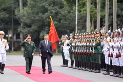 蒙古国国防部长对越南进行正式访问