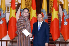 越南政府总理阮春福会见不丹国家委员会主席塔希·多吉