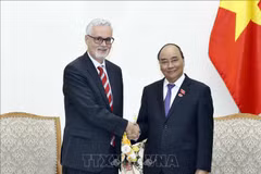 阮春福总理会见德国驻越大使吉多•希尔德纳